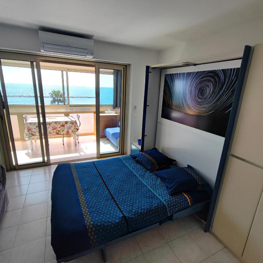 Grand Studio Bord De Mer- Acces Direct Aux Plages Saint-Laurent-du-Var Eksteriør bilde